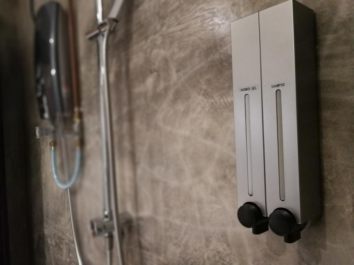 The Rise Room Kuala Terengganu Exterior foto A shower dispenser