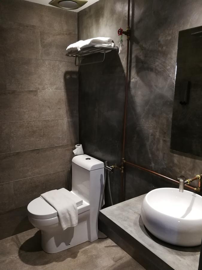 The Rise Room Kuala Terengganu Exterior foto Bathroom